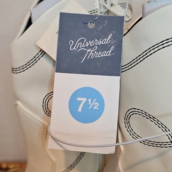 NWT Universal Threads Women's White Western Healed Side Zip Cowboy Boots Sz.7.5 - Picture 7 of 7